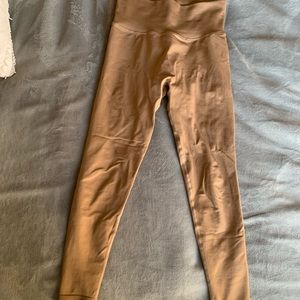 Size small tan booty scrunch leggings